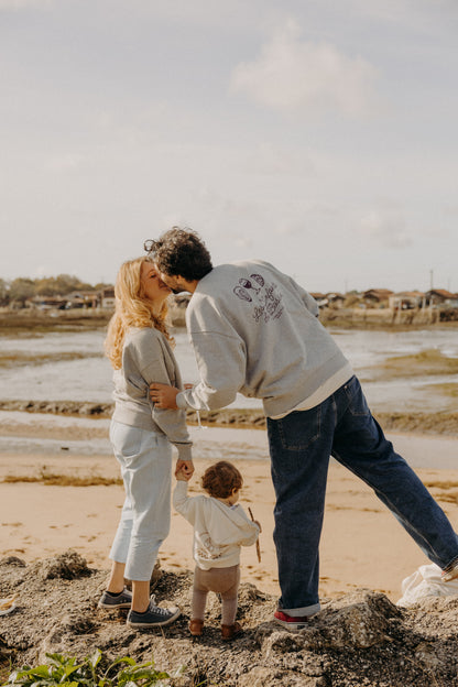 Le sweat Oversize "Dégustation" gris foncé-violet