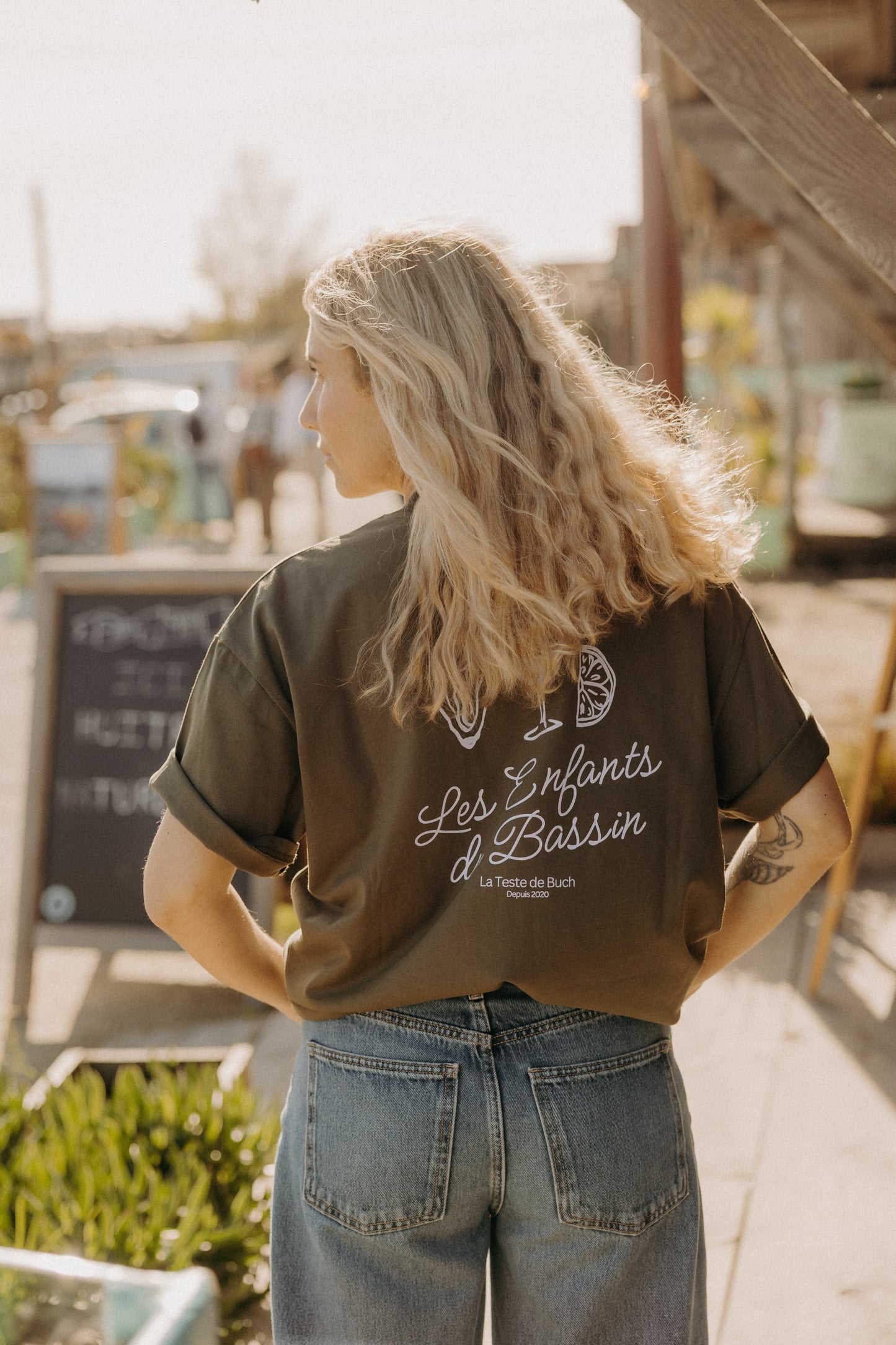 Le T-shirt "Dégustation" vert kaki-violet