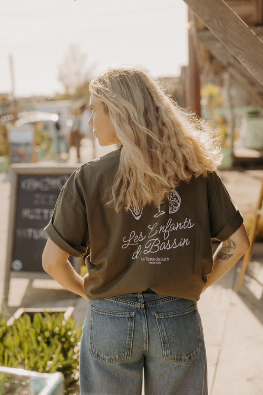 Le T-shirt "Dégustation" vert kaki-violet
