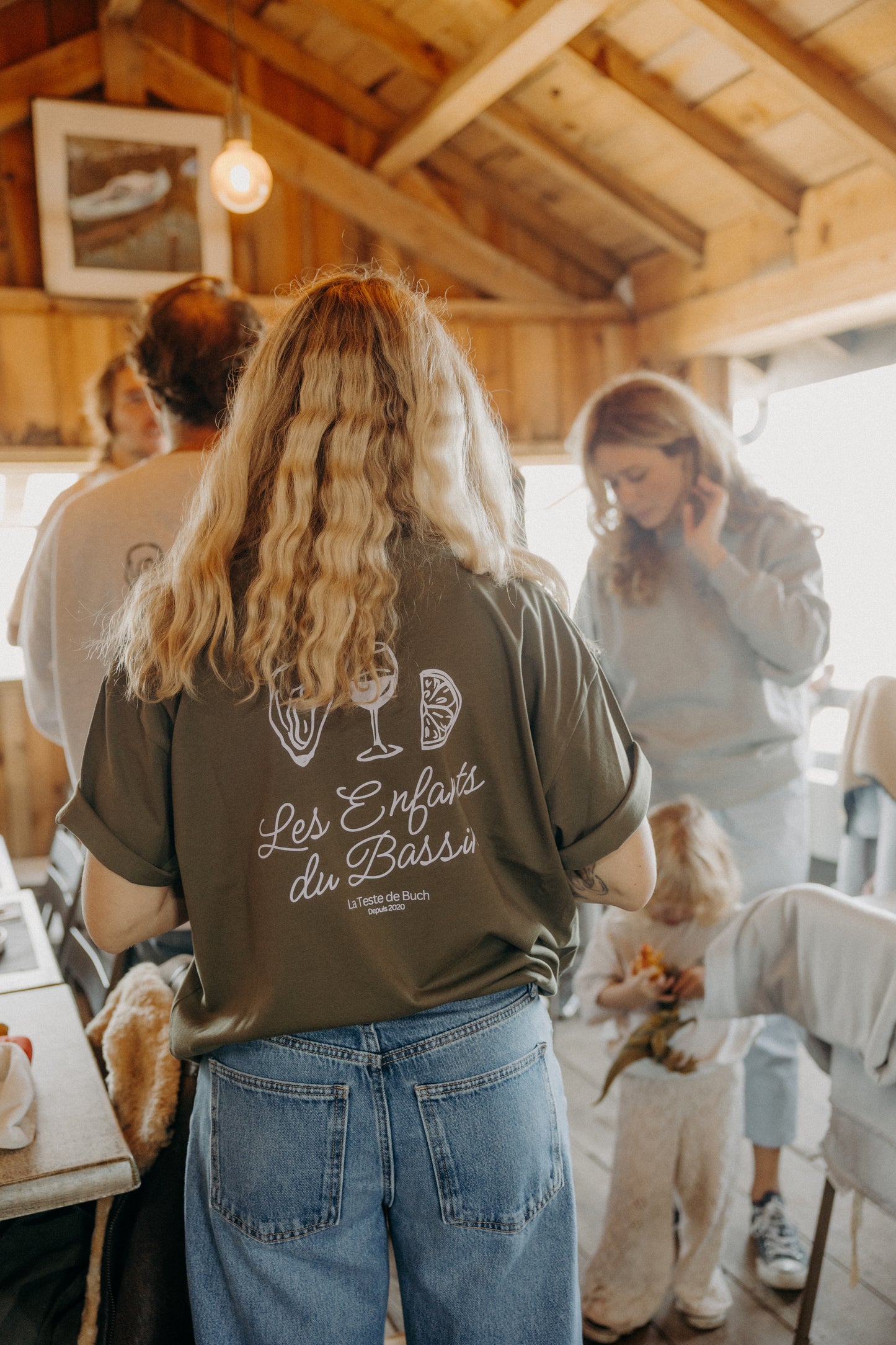 Le T-shirt "Dégustation" vert kaki-violet