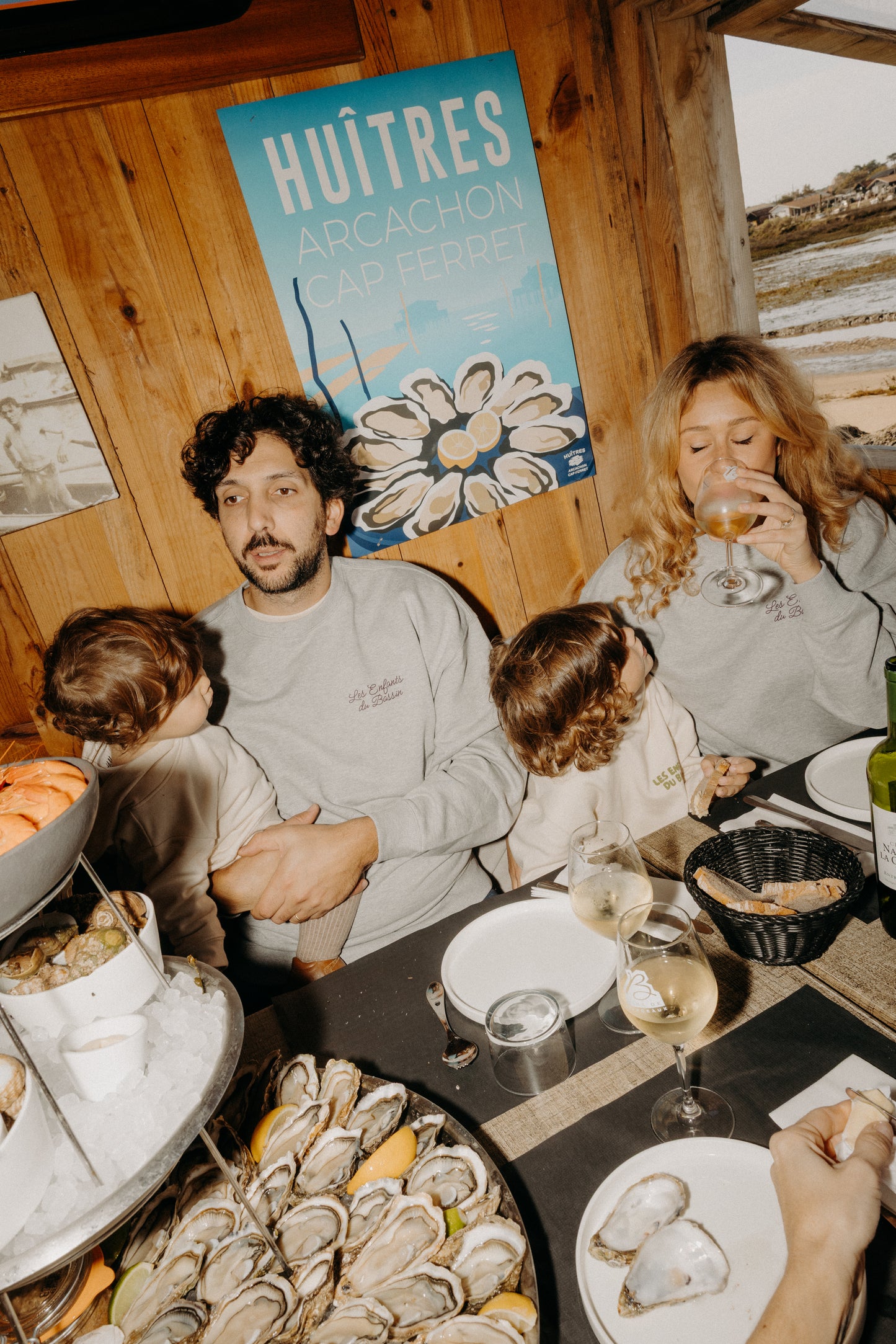 Le sweat "Dégustation" gris foncé-violet