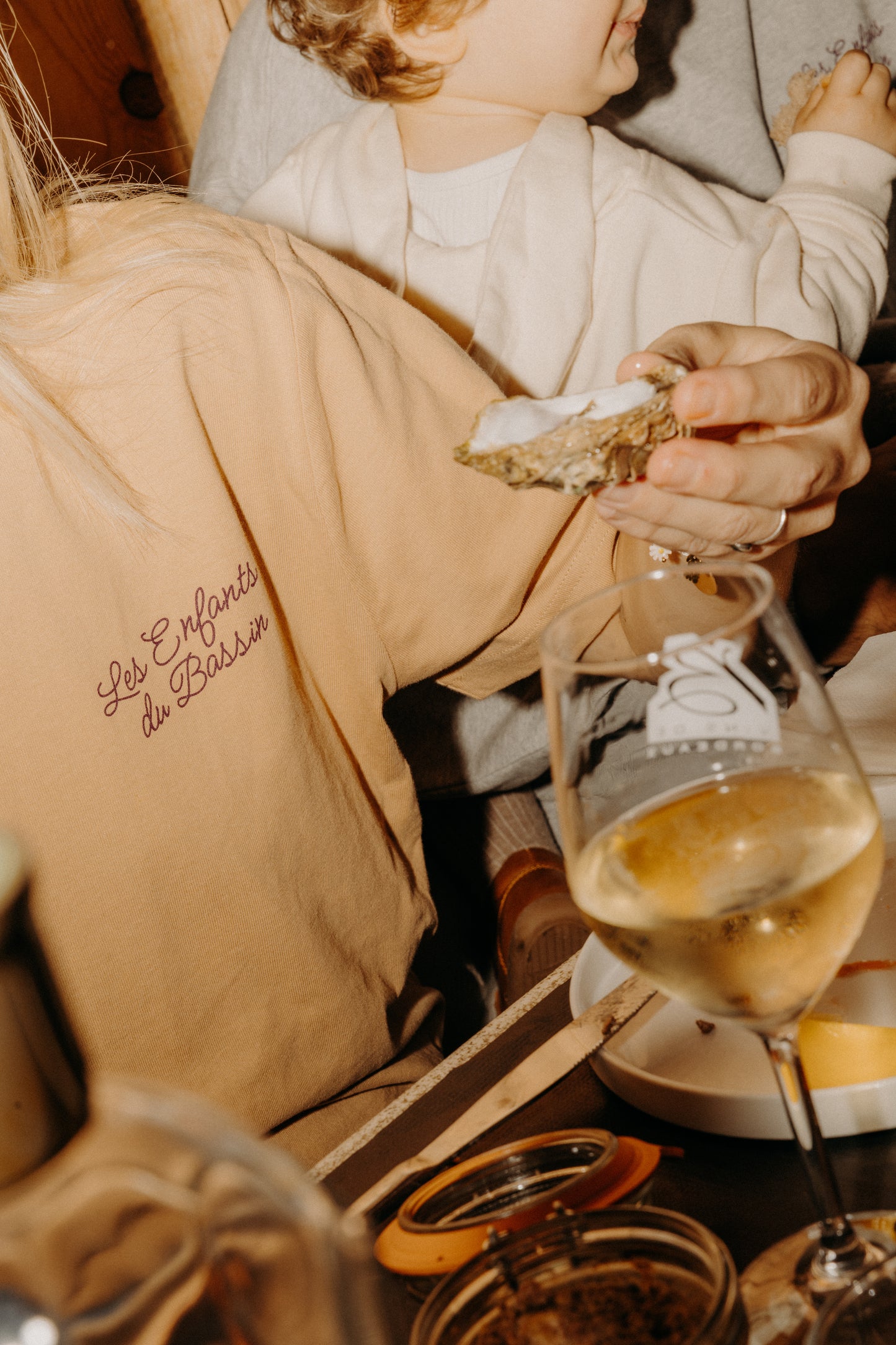 Le T-shirt "Dégustation" camel-violet